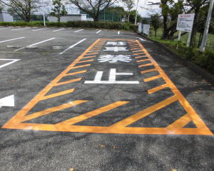 駐車場の文字の上書き工事の完了【駐車禁止】